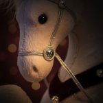 Cavalo Branco e Vermelho 66cm - Imagem 5