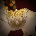 Rena em Resina em Pé 36X18cm Branco e Dourado - Imagem 4