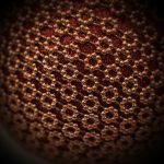 Kit Bolas Decoradas Glitter Vermelho e Acabamento Dourado 10cm c/2 - Imagem 3